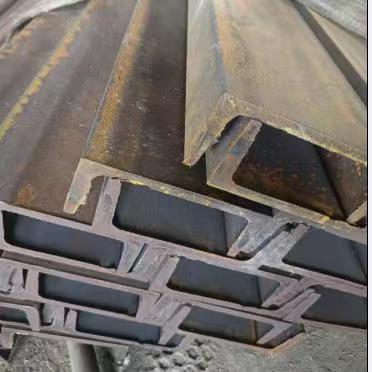 槽鋼廠家介紹槽鋼搭建時(shí)應(yīng)注意哪些事項(xiàng)？