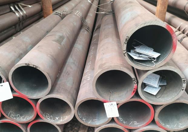 山東厚壁無(wú)縫鋼管具有高強(qiáng)度、高剛度的無(wú)縫鋼管